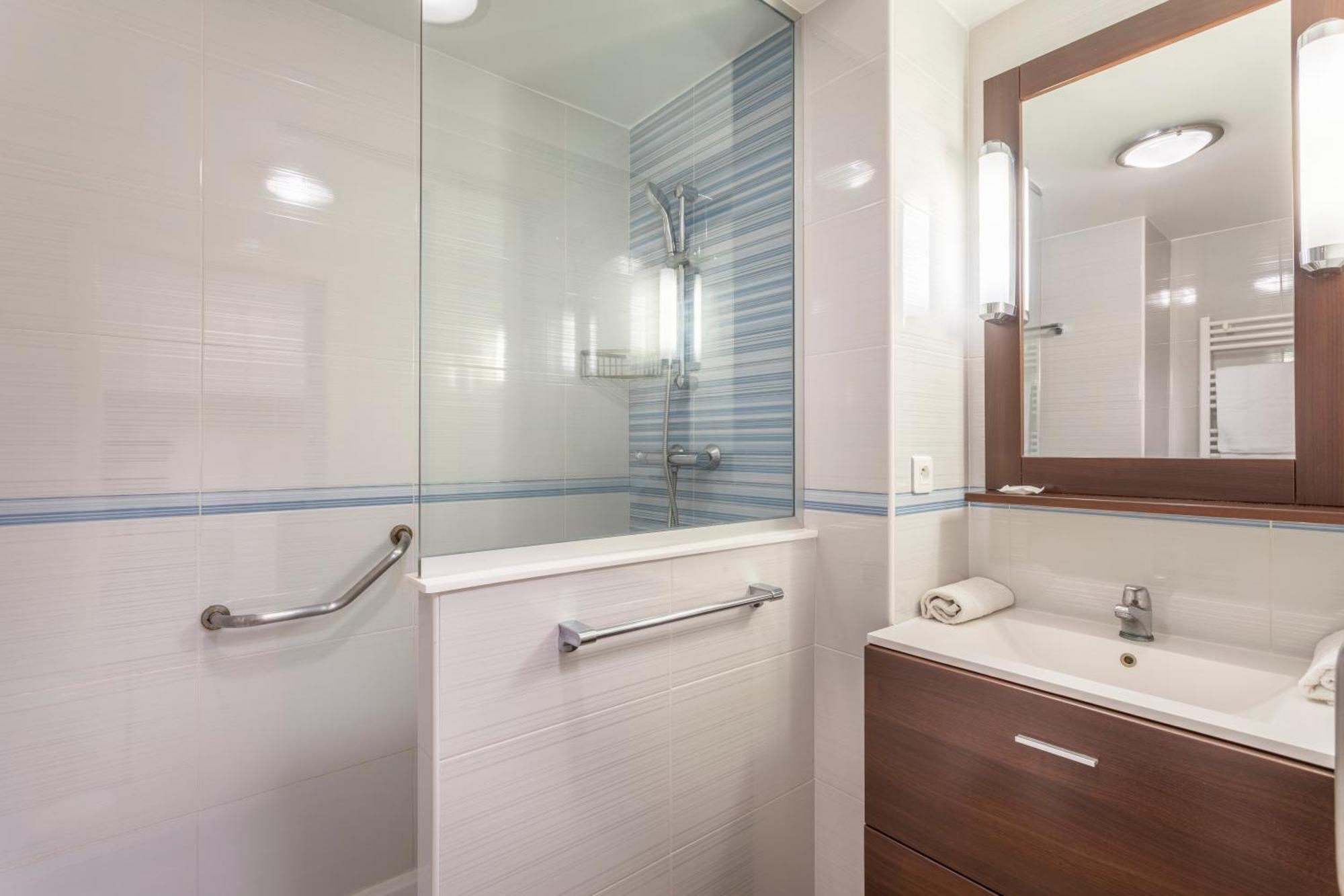 Residence Pierre & Vacances Les Jardins De La Cote D'Azur 滨海圣芒德里耶 外观 照片
